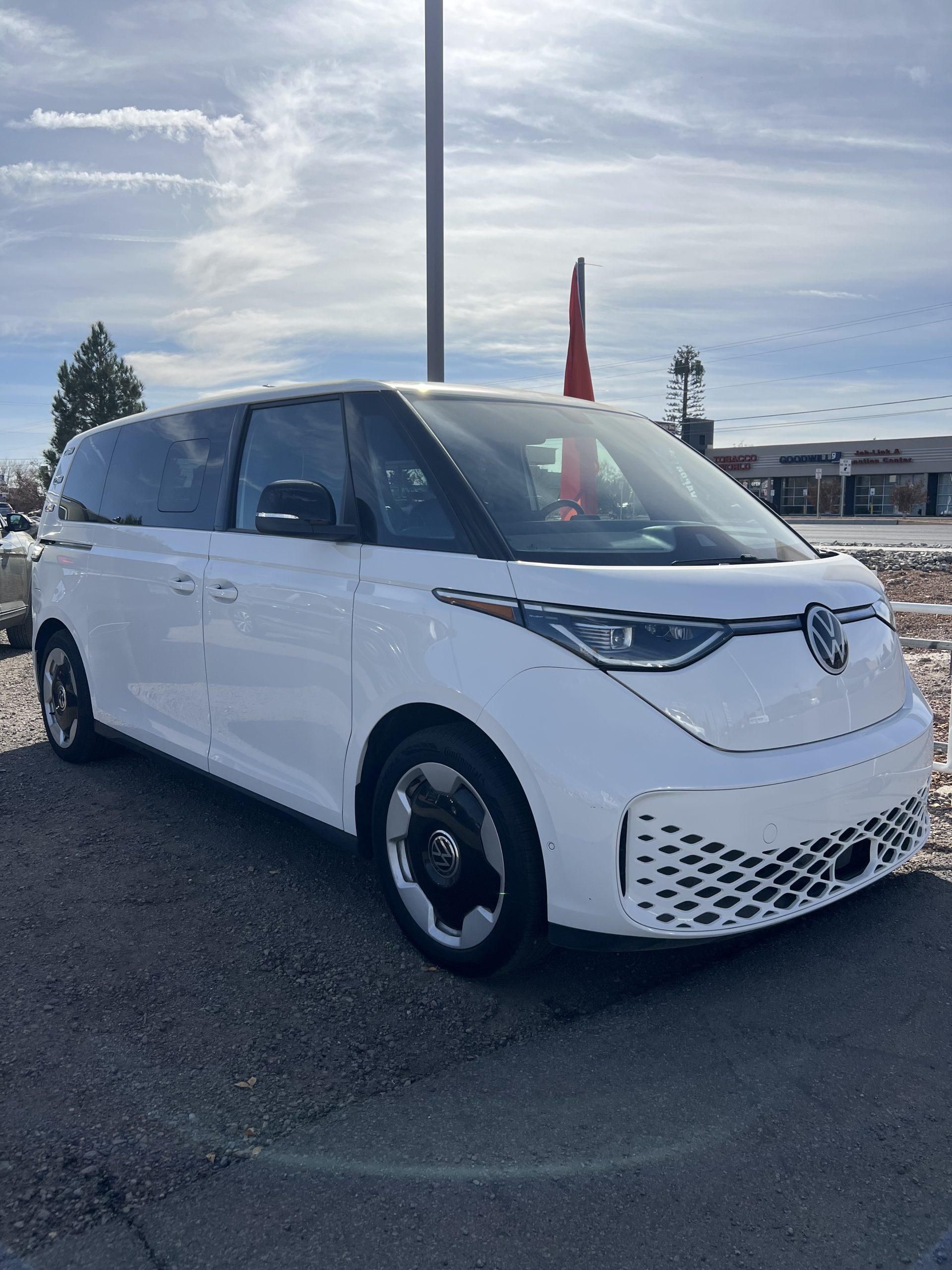 2025 Volkswagen ID.Buzz front View in White