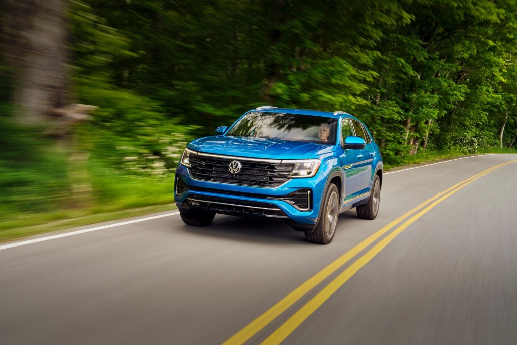 Atlas Cross Sport In Motion