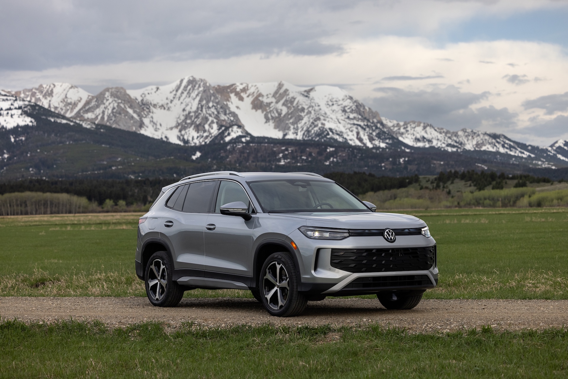 2025 Volkswagen Tiguan Front Side View