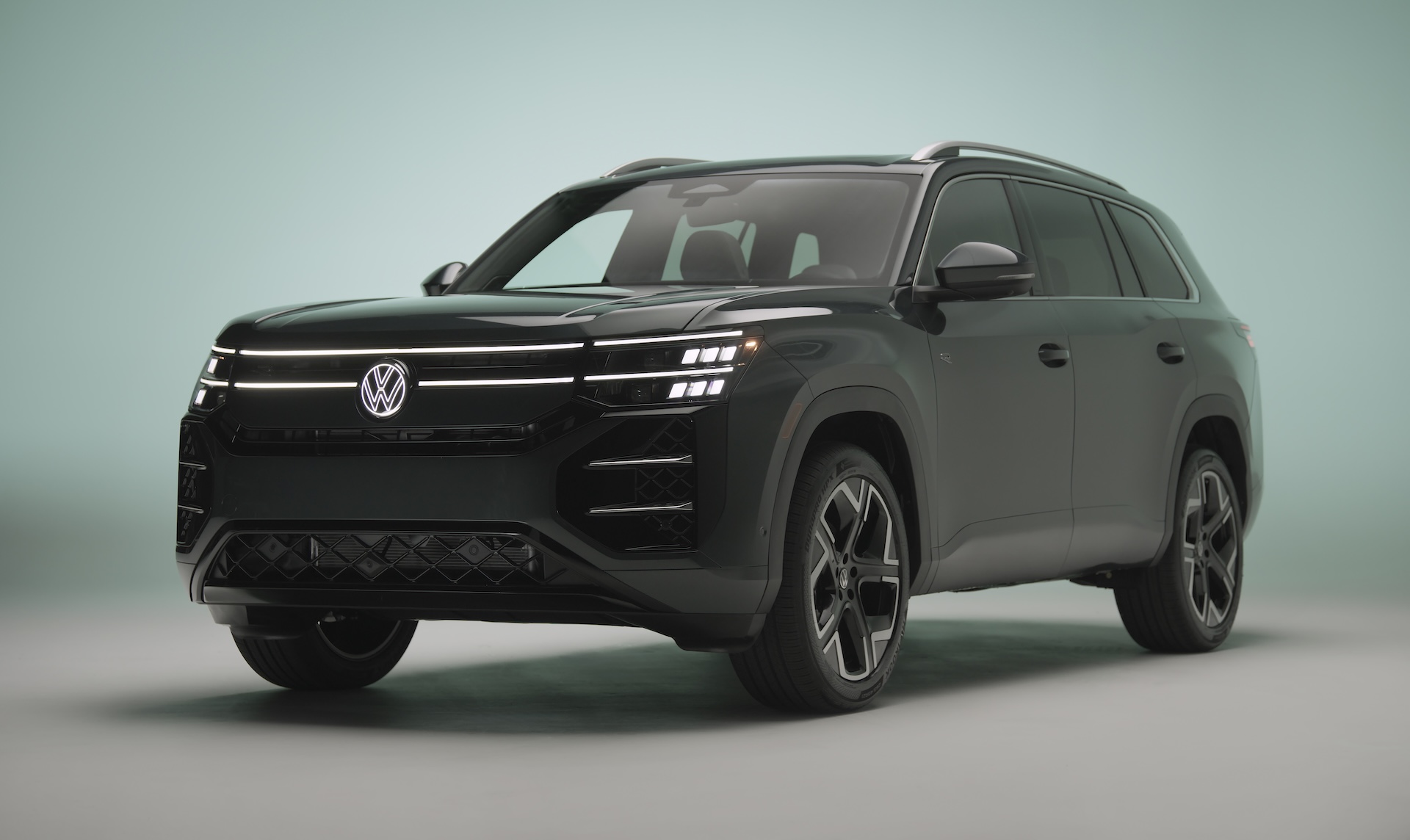 2027 Volkswagen Atlas Front View