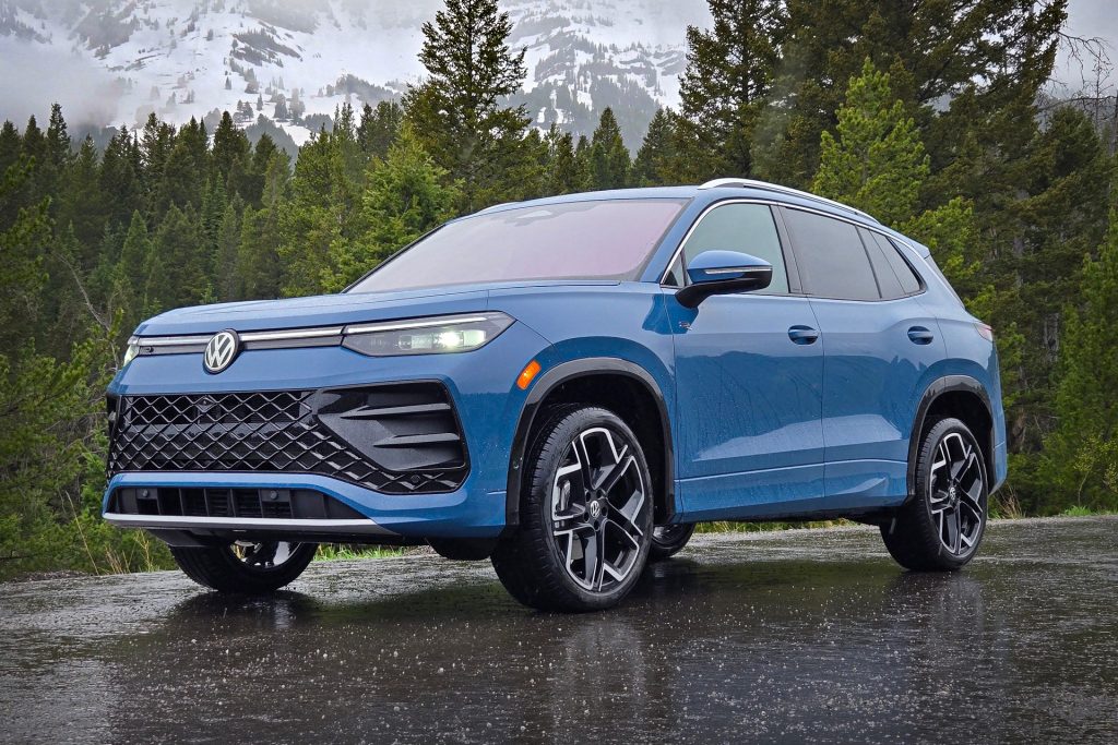 VW Tiguan SEL Front View