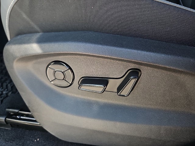 2027 Volkswagen Atlas SE w/Technology