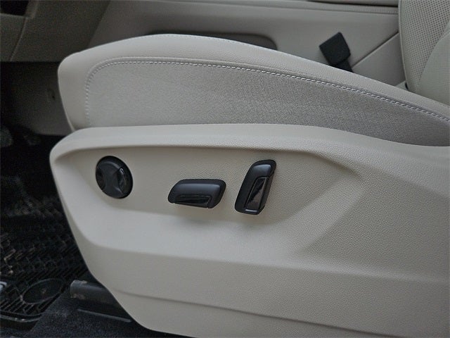 2025 Volkswagen Atlas 2.0T SE w/ Technology