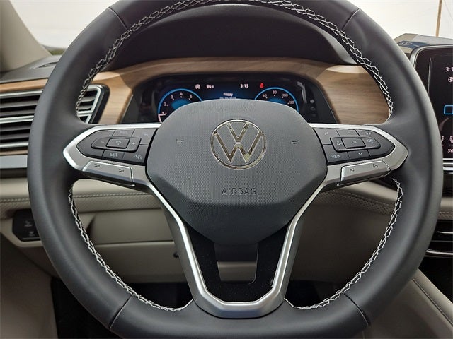 2025 Volkswagen Atlas 2.0T SE w/ Technology