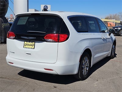 2023 Chrysler Voyager LX