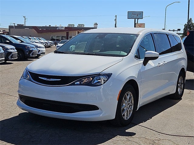 2023 Chrysler Voyager LX