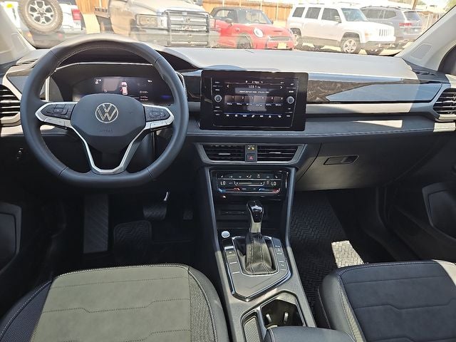 2026 Volkswagen Taos 1.5T SE Black