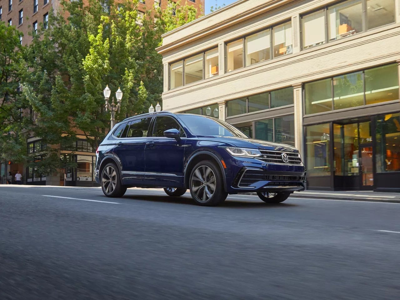 2025 Volkswagen Tiguan driving through downtown